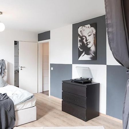 - Cozy Apartment In The Heart Of Duisburg With New York Design & Betten & Sofa - 5 Mins Central Station Hbf - Big Tv & Wifi -- Exterior foto