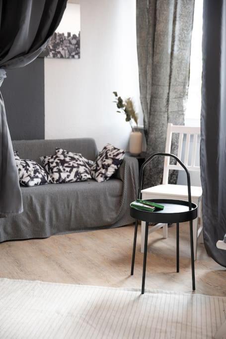 - Cozy Apartment In The Heart Of Duisburg With New York Design & Betten & Sofa - 5 Mins Central Station Hbf - Big Tv & Wifi -- Exterior foto