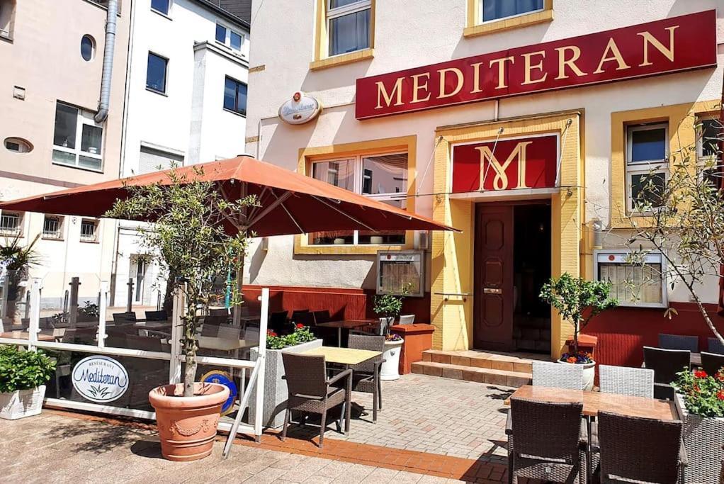 - Cozy Apartment In The Heart Of Duisburg With New York Design & Betten & Sofa - 5 Mins Central Station Hbf - Big Tv & Wifi -- Exterior foto